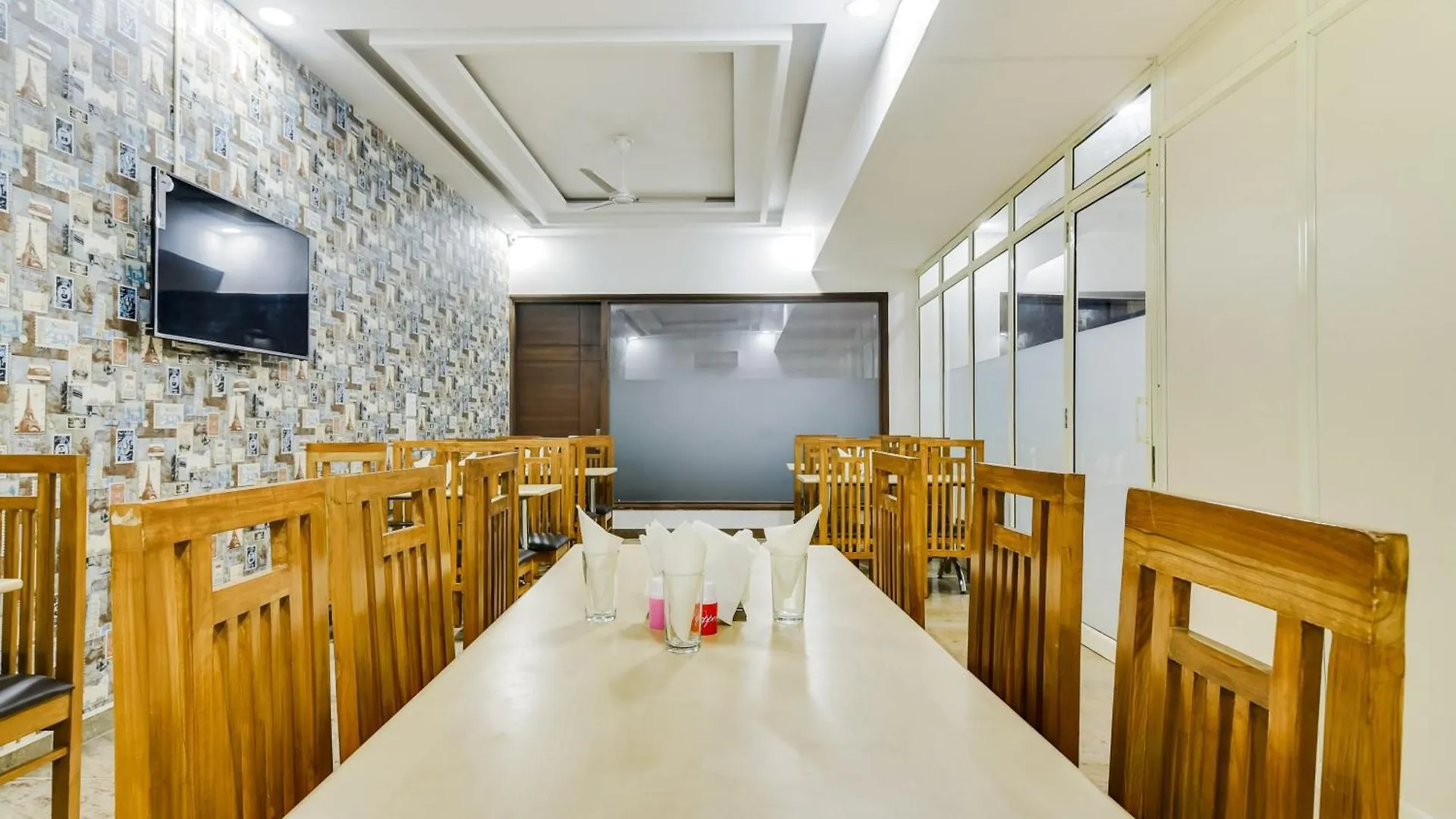 Hotel O Pink Stays Gurgaon Indien